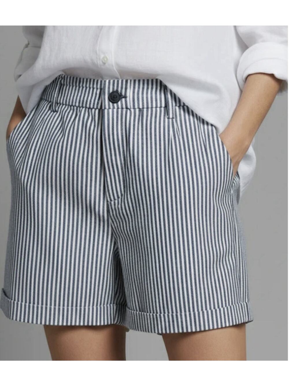 Style & Co Womens Size 10 Mid Rise Comfort Blue Striped Shorts Cuffed Hem NEW